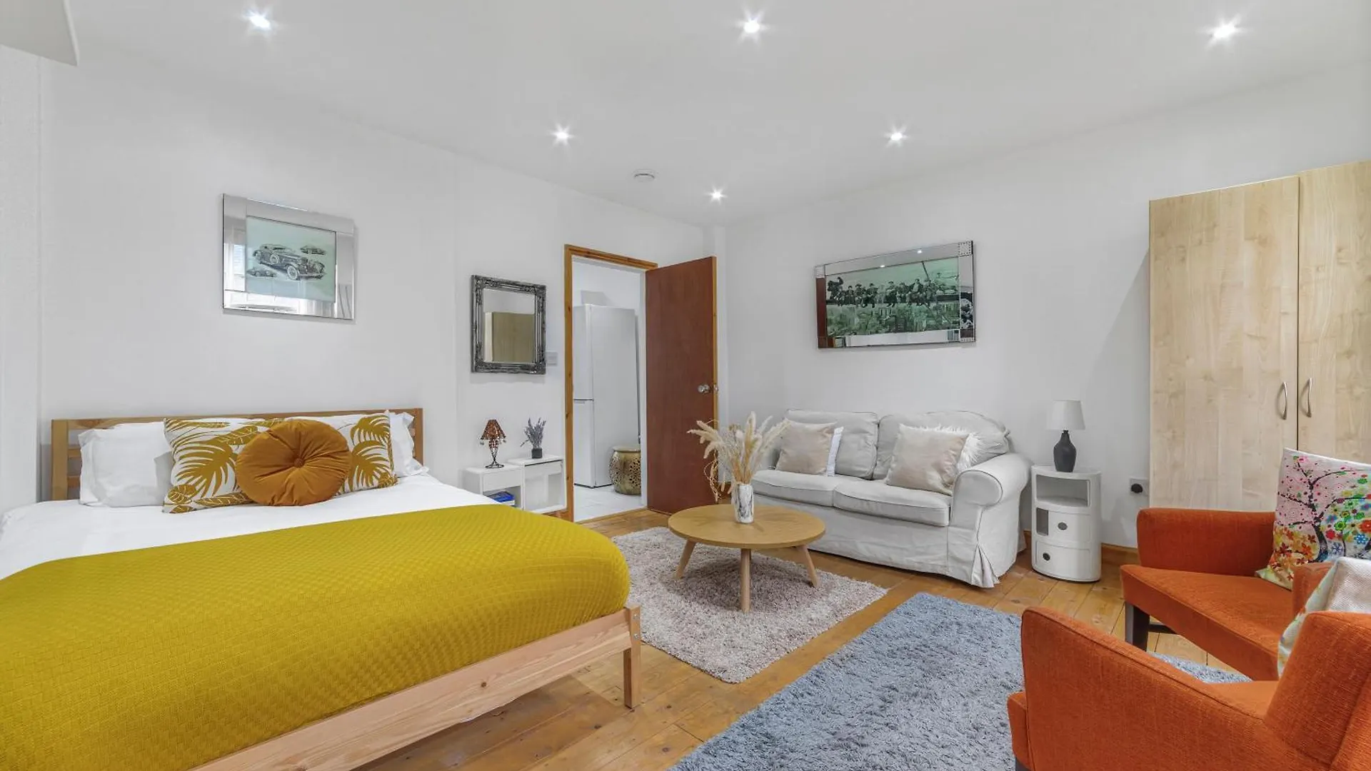 Studio Flat On London'S Famous Brick Lane - Historic Location In The Heart Of London'S East End United Kingdom